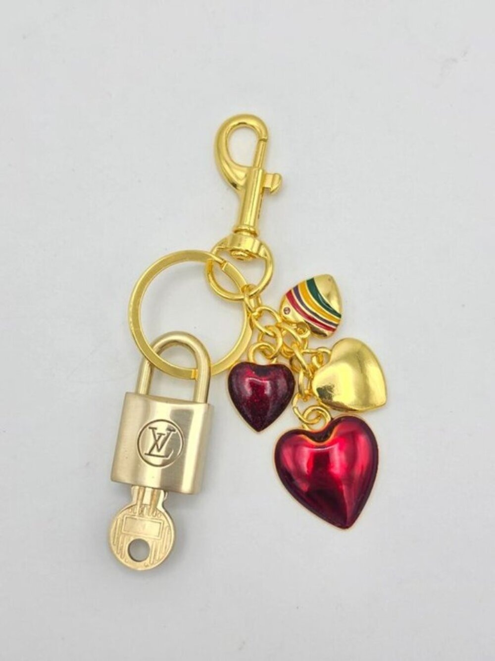 Louis Vuitton Authentic Gold Padlock 🔑 Key + Unbranded Hearts Stylish Bag Charm - Picture 3 of 7